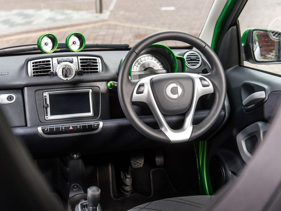 Торпедо Smart ForTwo Electric Drive 2012 года  (UK) (фото 2 из 7)